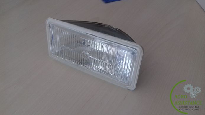 Лампа-фара кабины трактора